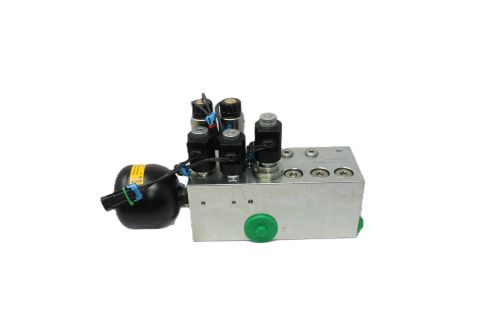 BOBCAT MANIFOLD