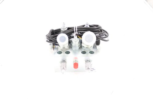 RAYCO HYDRAULIC BLOCK ASSEMBLY W/ DEFLECTOR OPT
