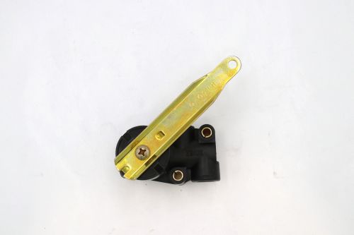 NAVISTAR CAB LEVELING VALVE