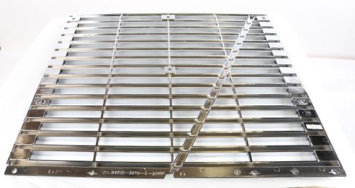 VOLVO GRILLE HALF